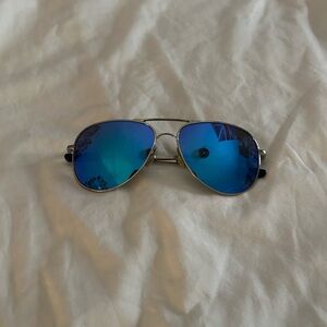 BLUE TINTED OAKLEY SUNGLASSES IN BLACK CASE